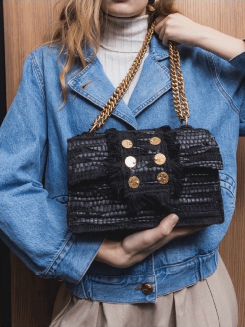 Kooreloo New Yorker Greek Brand Woven Shoulder Bag with Gold Chain